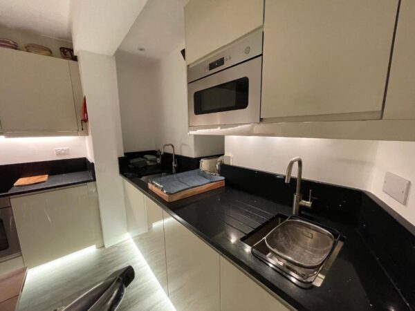 En-suite Room in a luxury house at Whitton Avenue West, UB6 0EF