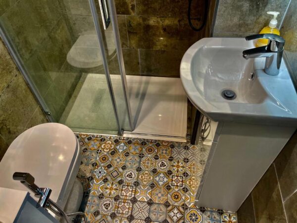 En-suite Room in a luxury house at Whitton Avenue West, UB6 0EF