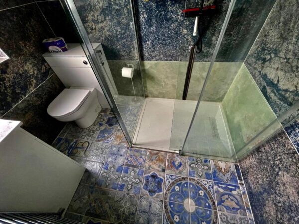 En-suite Room in a luxury house at Whitton Avenue West, UB6 0EF