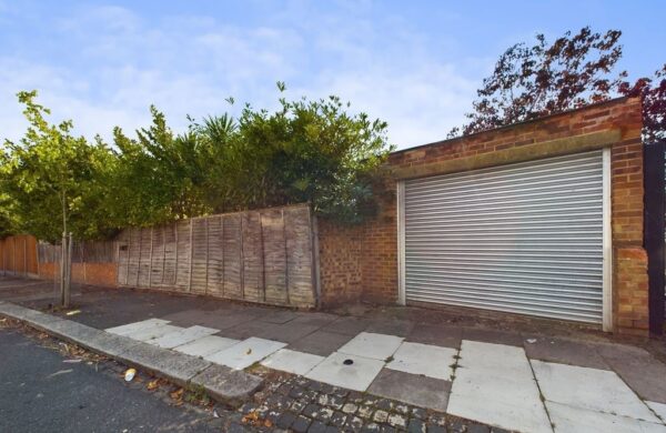 Carr Road, Northolt