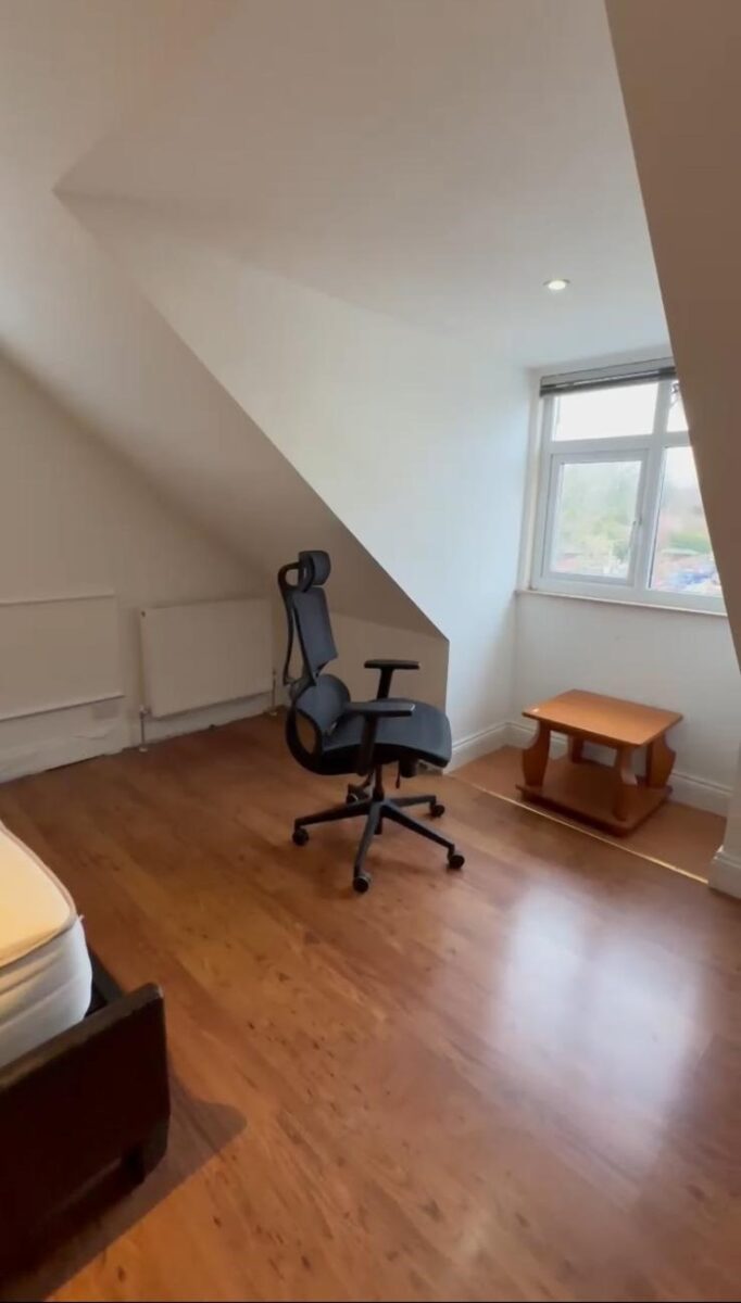 Hatch End, HA5