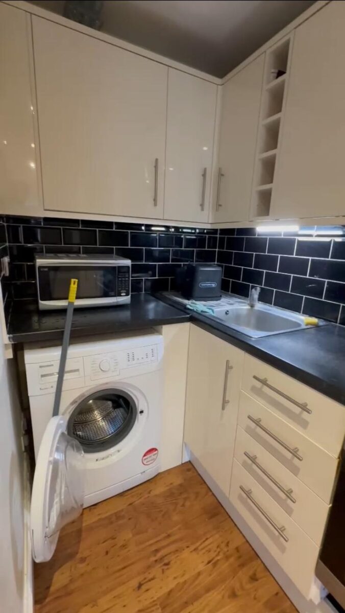 Hatch End, HA5