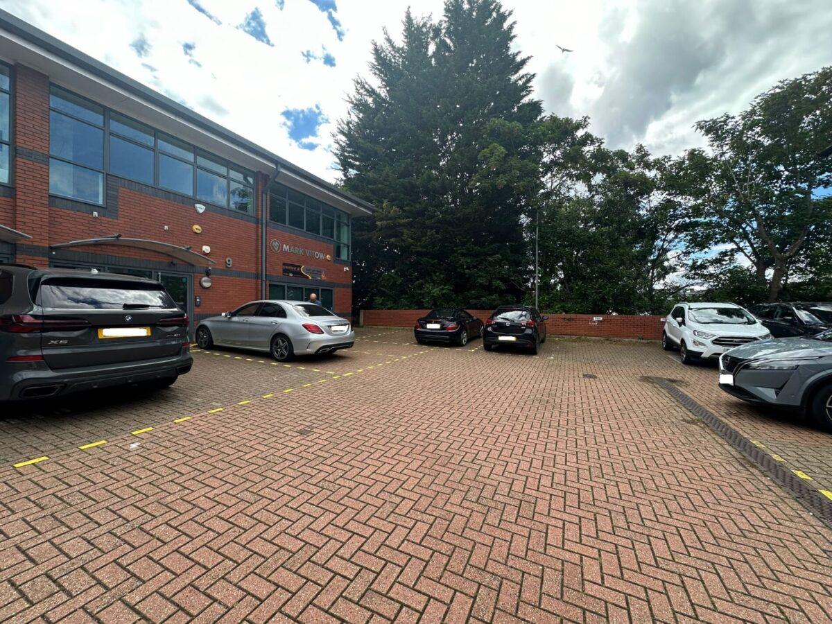 Frist Floor Office Building for Rent