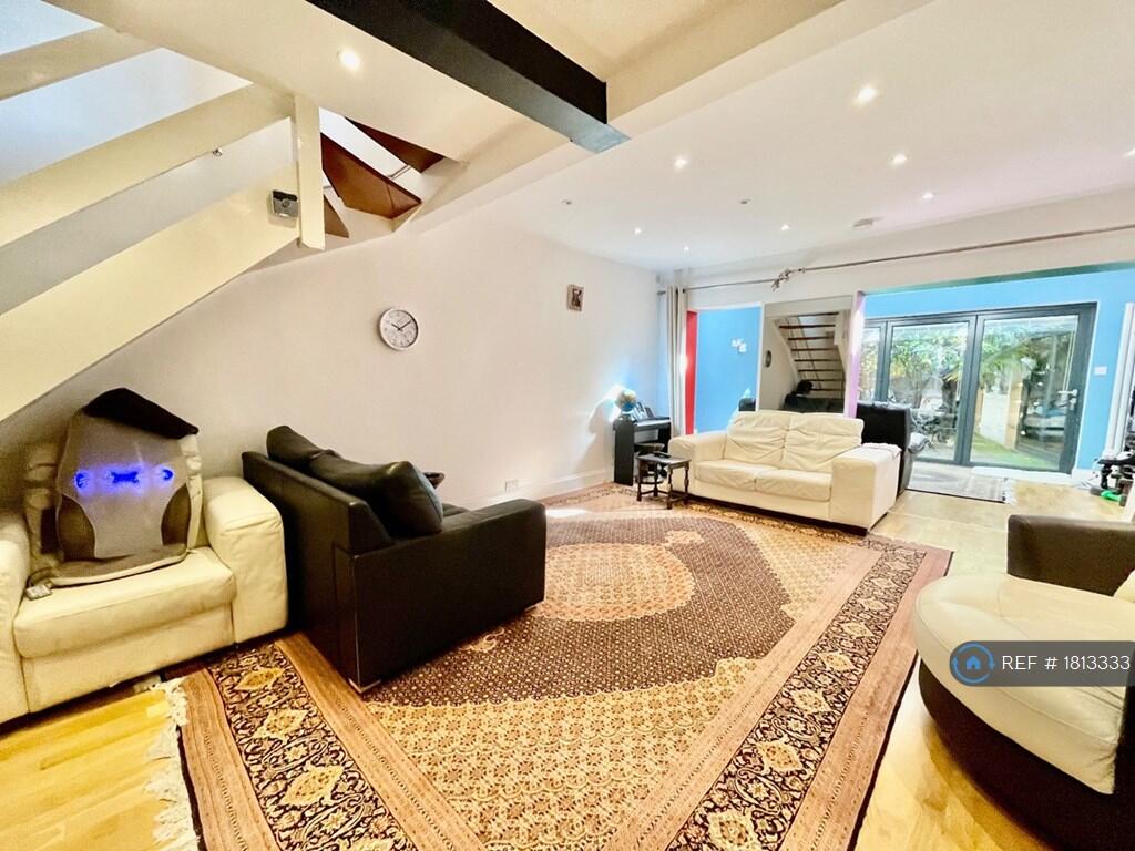 The Tiltwood, London, W3 6HG