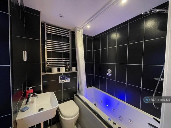 The Tiltwood, London, W3 6HG