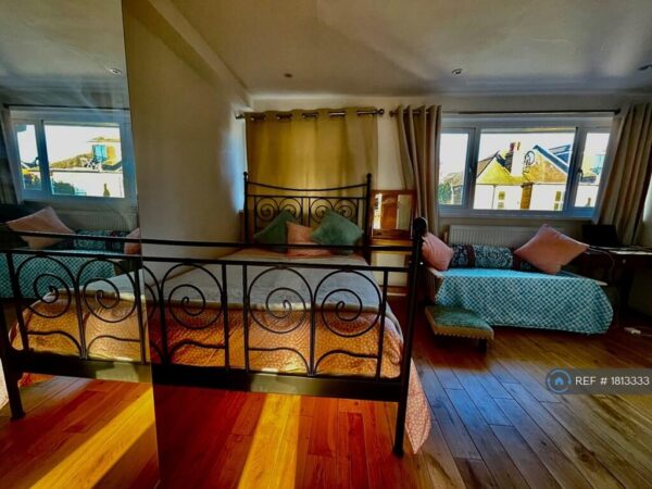 The Tiltwood, London, W3 6HG