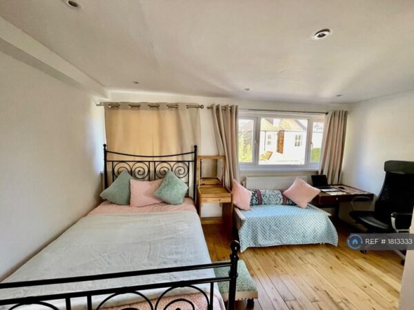 The Tiltwood, London, W3 6HG