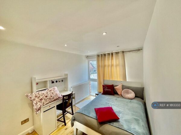 The Tiltwood, London, W3 6HG