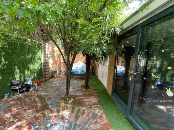 The Tiltwood, London, W3 6HG