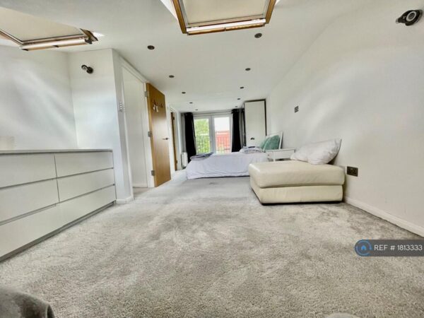 The Tiltwood, London, W3 6HG