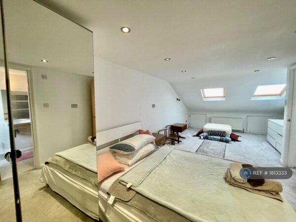 The Tiltwood, London, W3 6HG