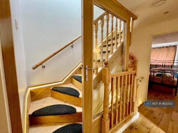 The Tiltwood, London, W3 6HG