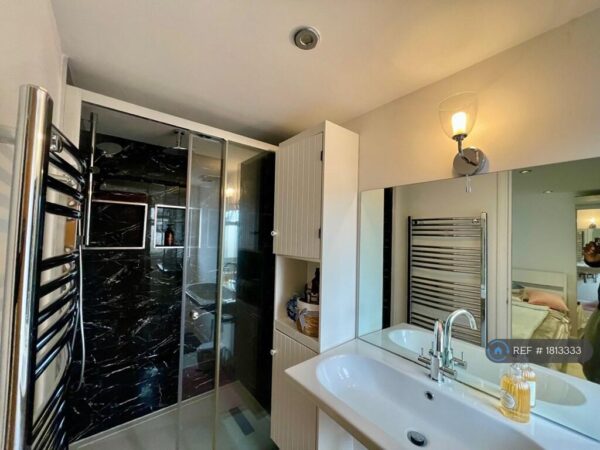 The Tiltwood, London, W3 6HG