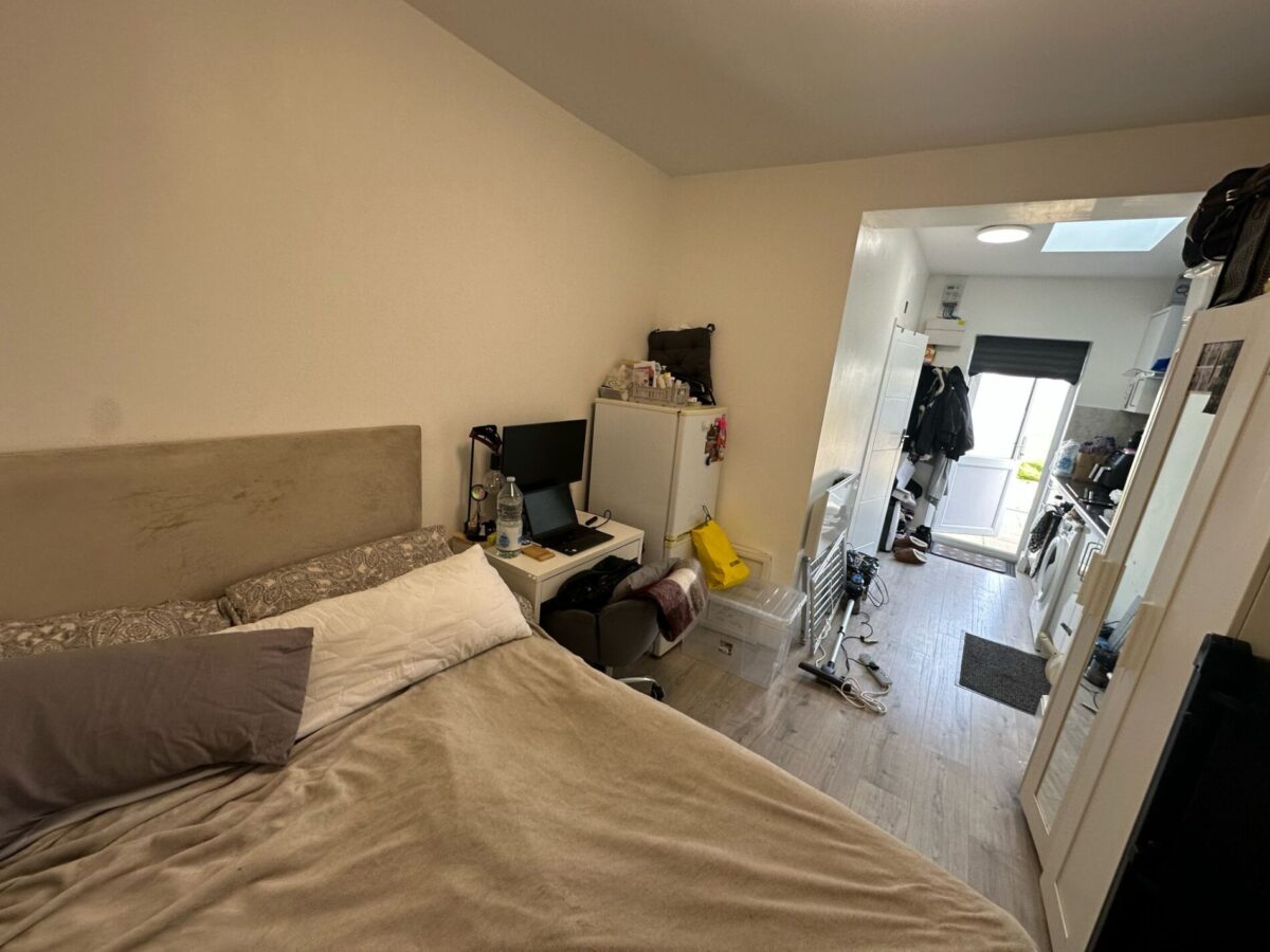 Studio Gainsborough Gardens, Edgware