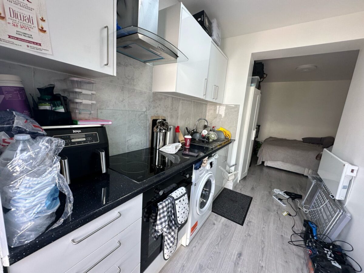 Studio Gainsborough Gardens, Edgware