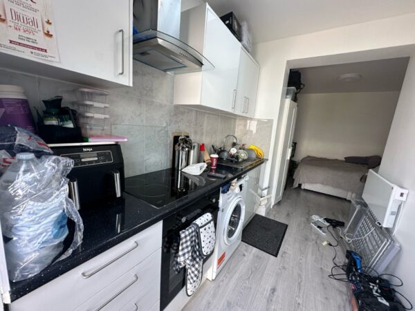 Studio Gainsborough Gardens, Edgware