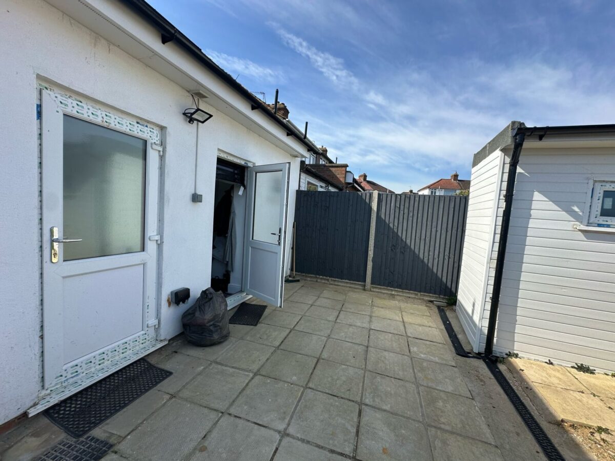 Studio Gainsborough Gardens, Edgware