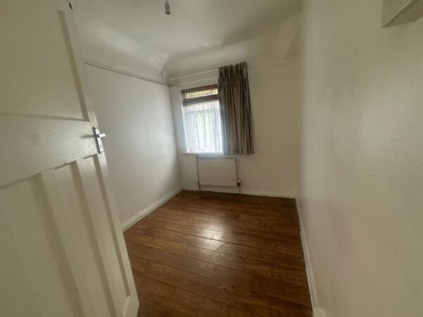 Ennismore Avenue, Greenford