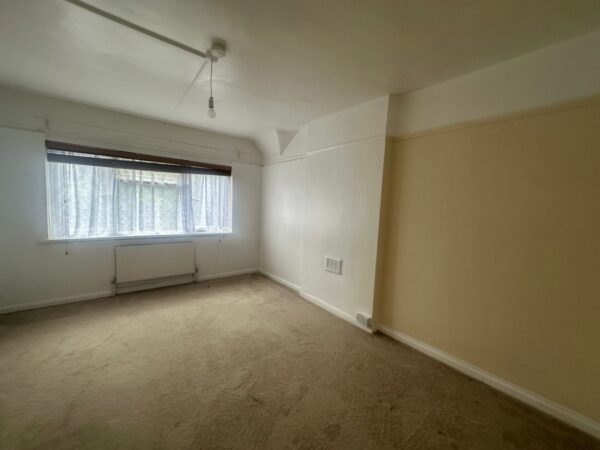 Ennismore Avenue, Greenford