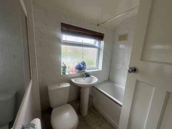 Ennismore Avenue, Greenford