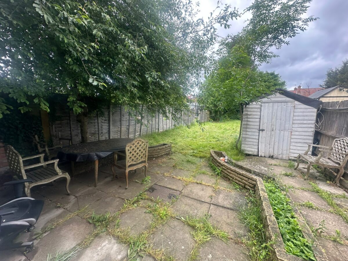 Ennismore Avenue, Greenford