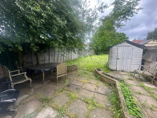 Ennismore Avenue, Greenford