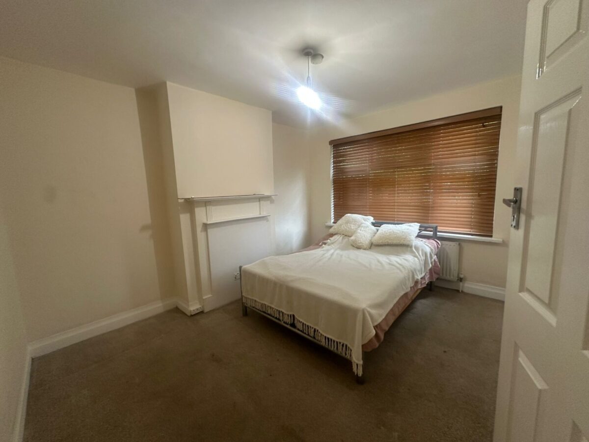 Ennismore Avenue, Greenford