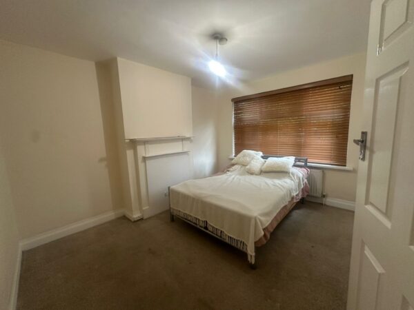 Ennismore Avenue, Greenford