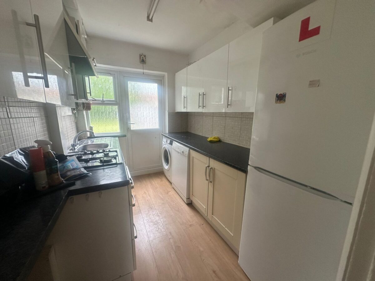 Ennismore Avenue, Greenford