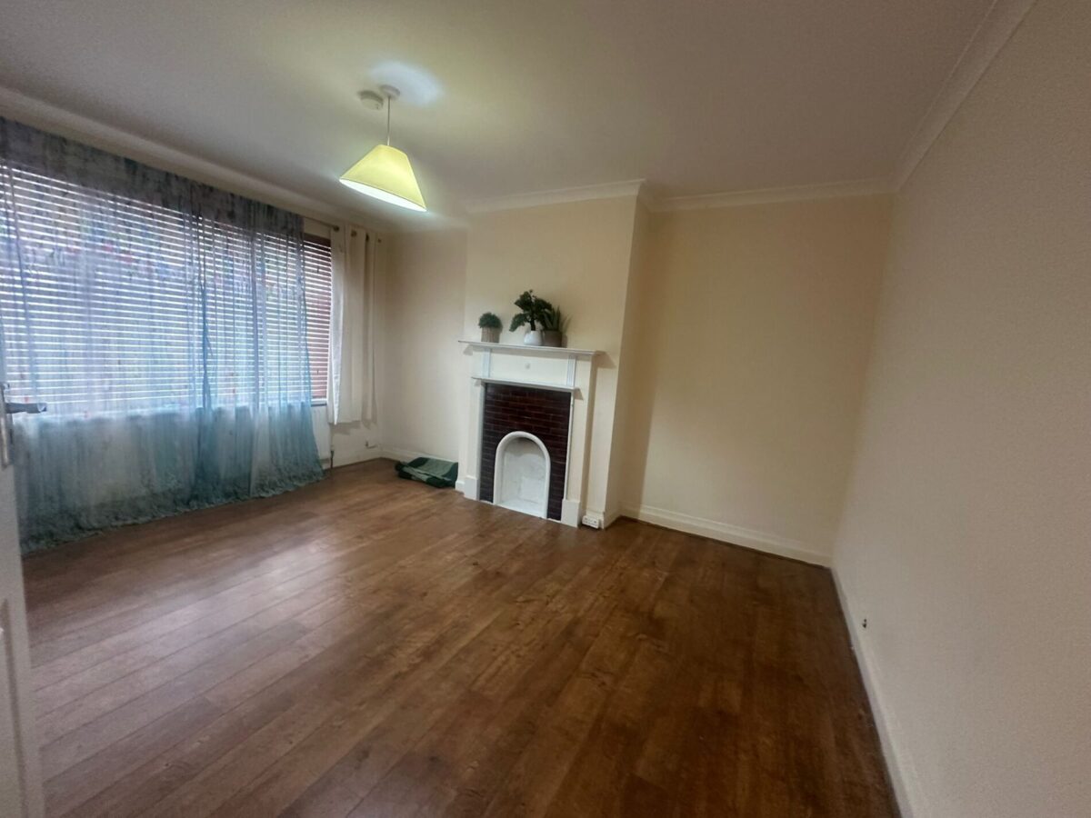 Ennismore Avenue, Greenford