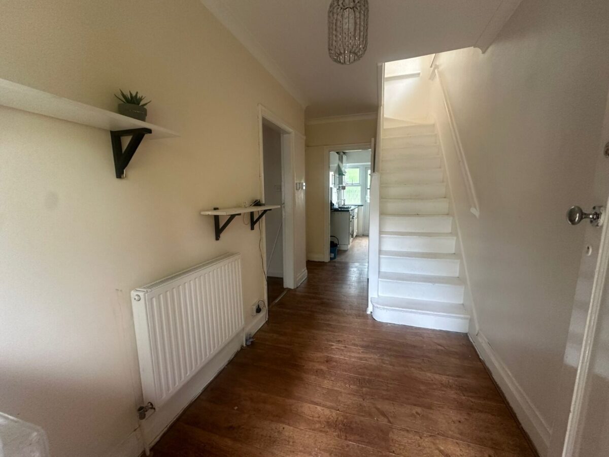 Ennismore Avenue, Greenford