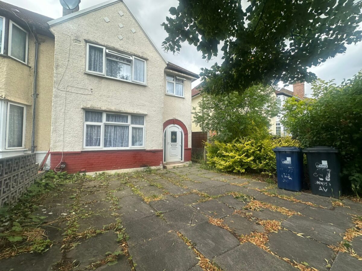 Ennismore Avenue, Greenford