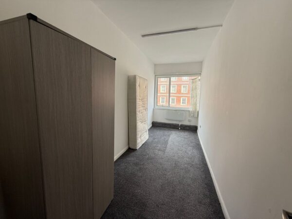 Single Rooms to Rent- Chase Side N14