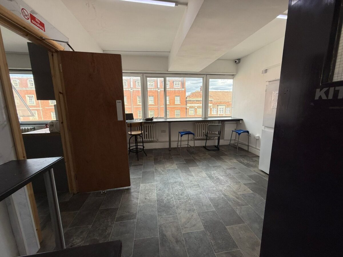 Double Rooms to Rent- Chase Side N14