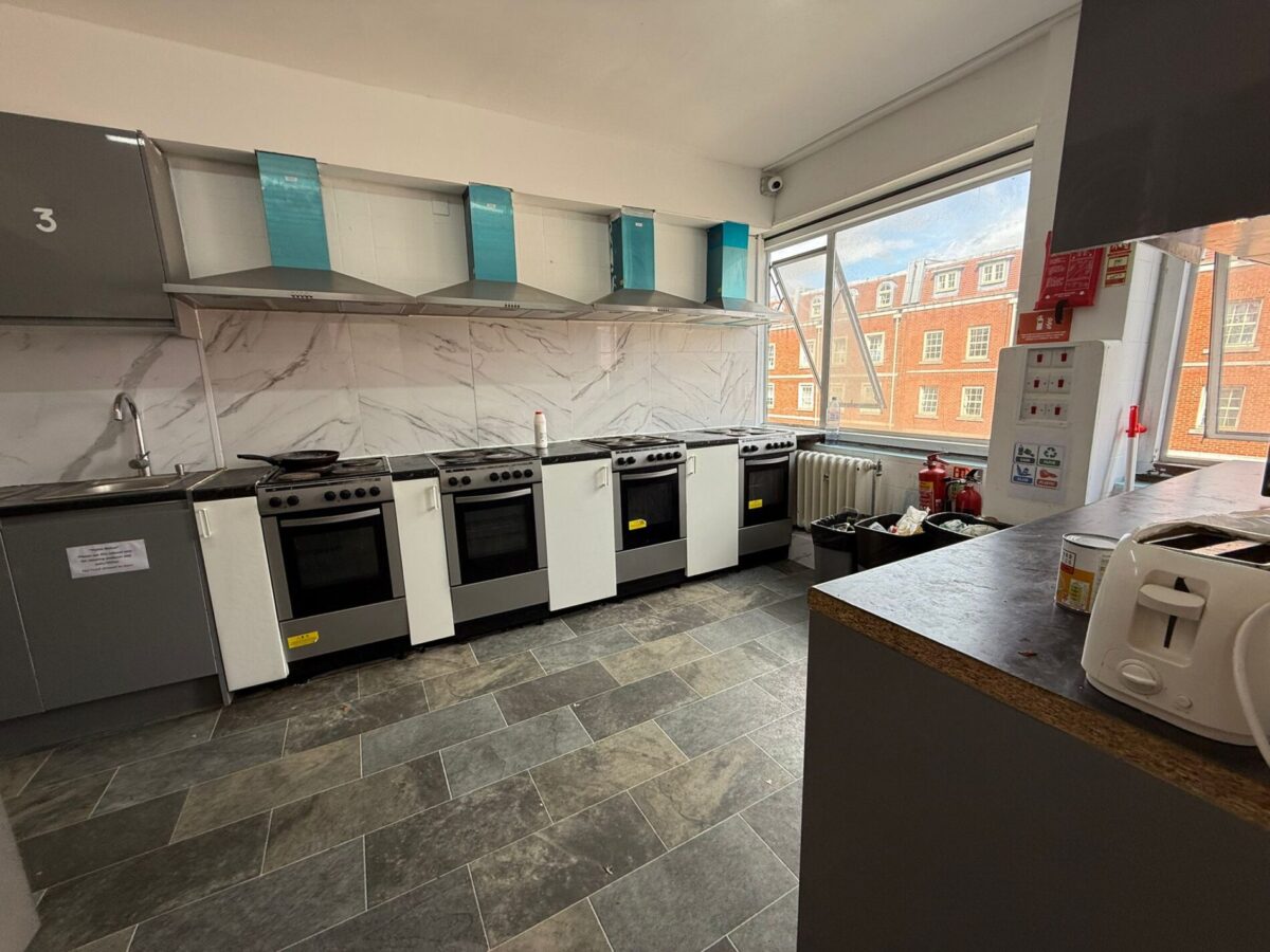 Double Rooms to Rent- Chase Side N14