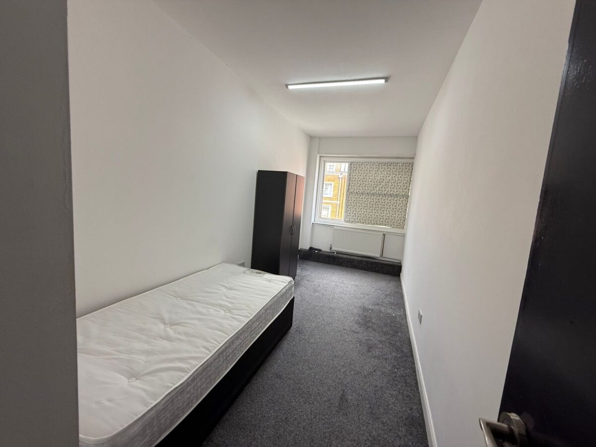 Single Rooms to Rent- Chase Side N14