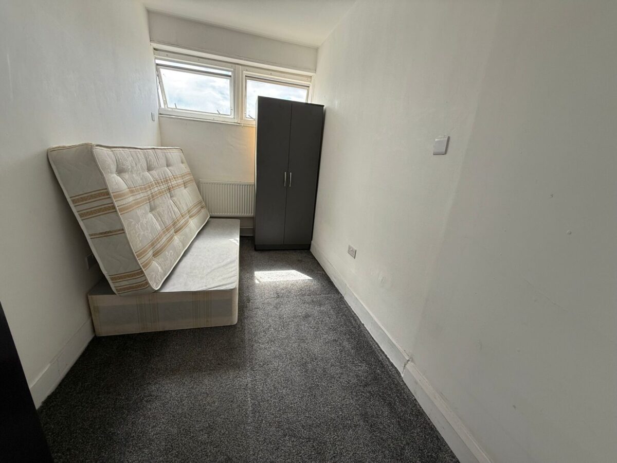 Single Rooms to Rent- Chase Side N14