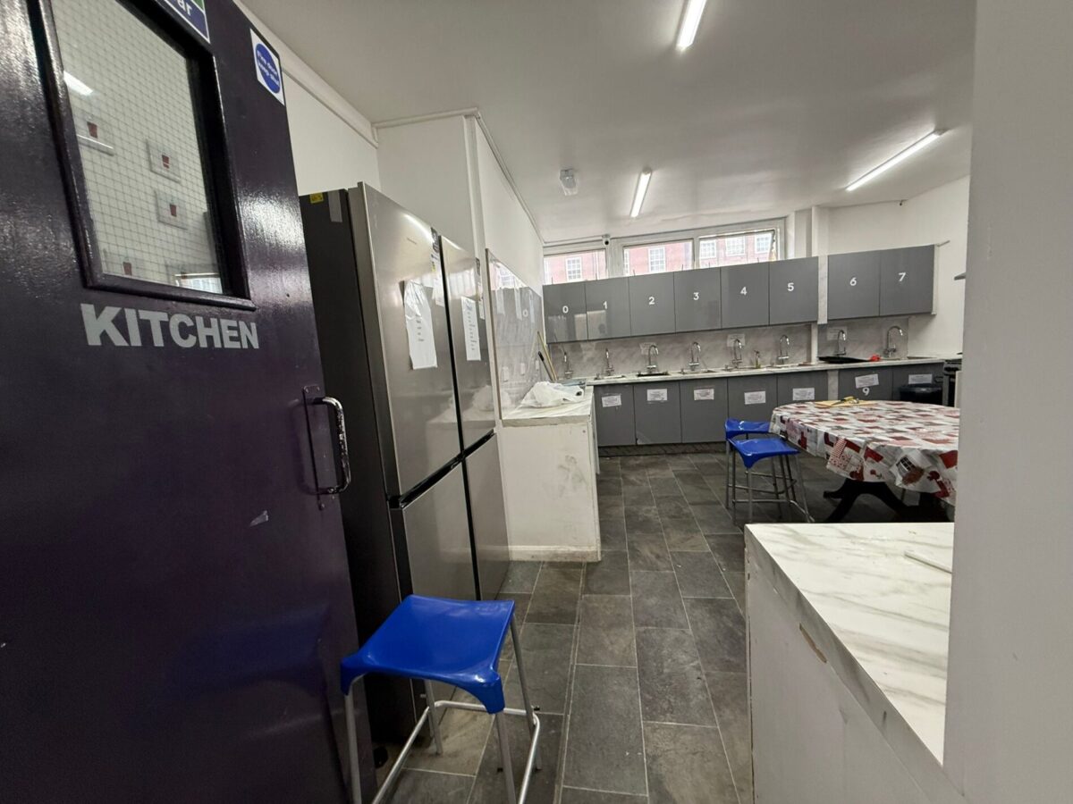 Double Rooms to Rent- Chase Side N14