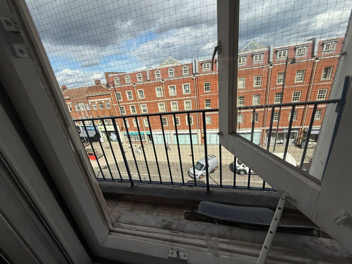 Rooms with Balcony to Rent- Chase Side N14