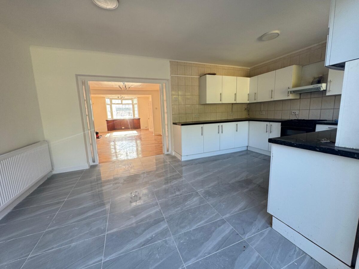 Halsbury Road West, Northolt, UB5