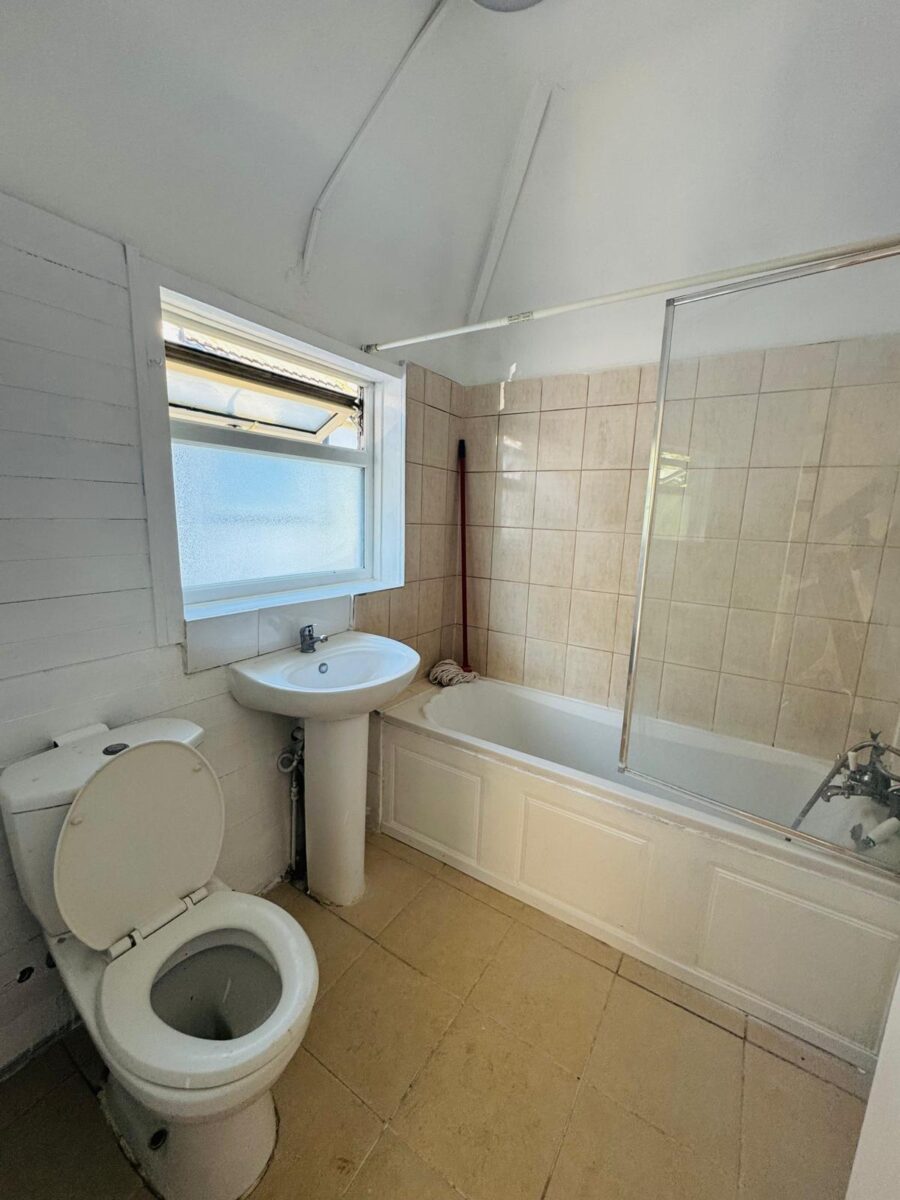 Halsbury Road West, Northolt, UB5