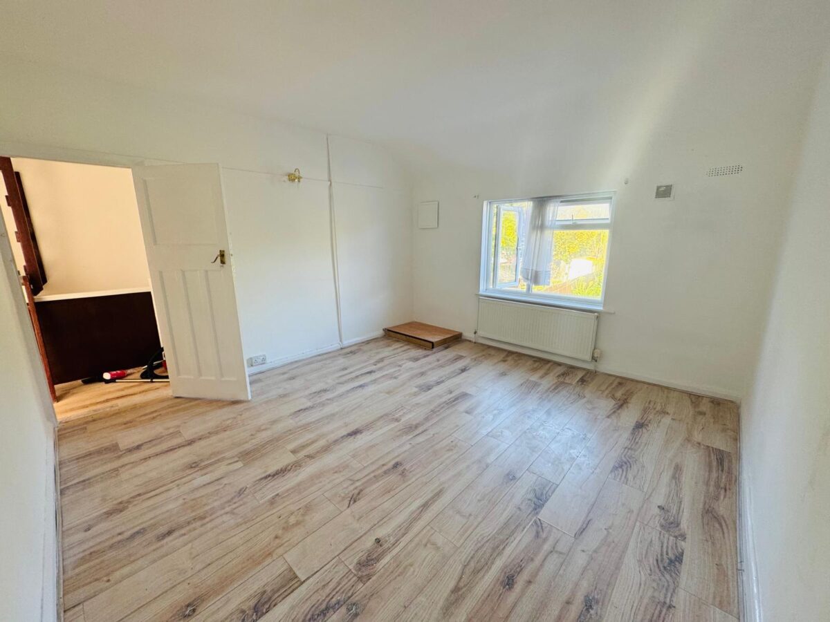 Halsbury Road West, Northolt, UB5
