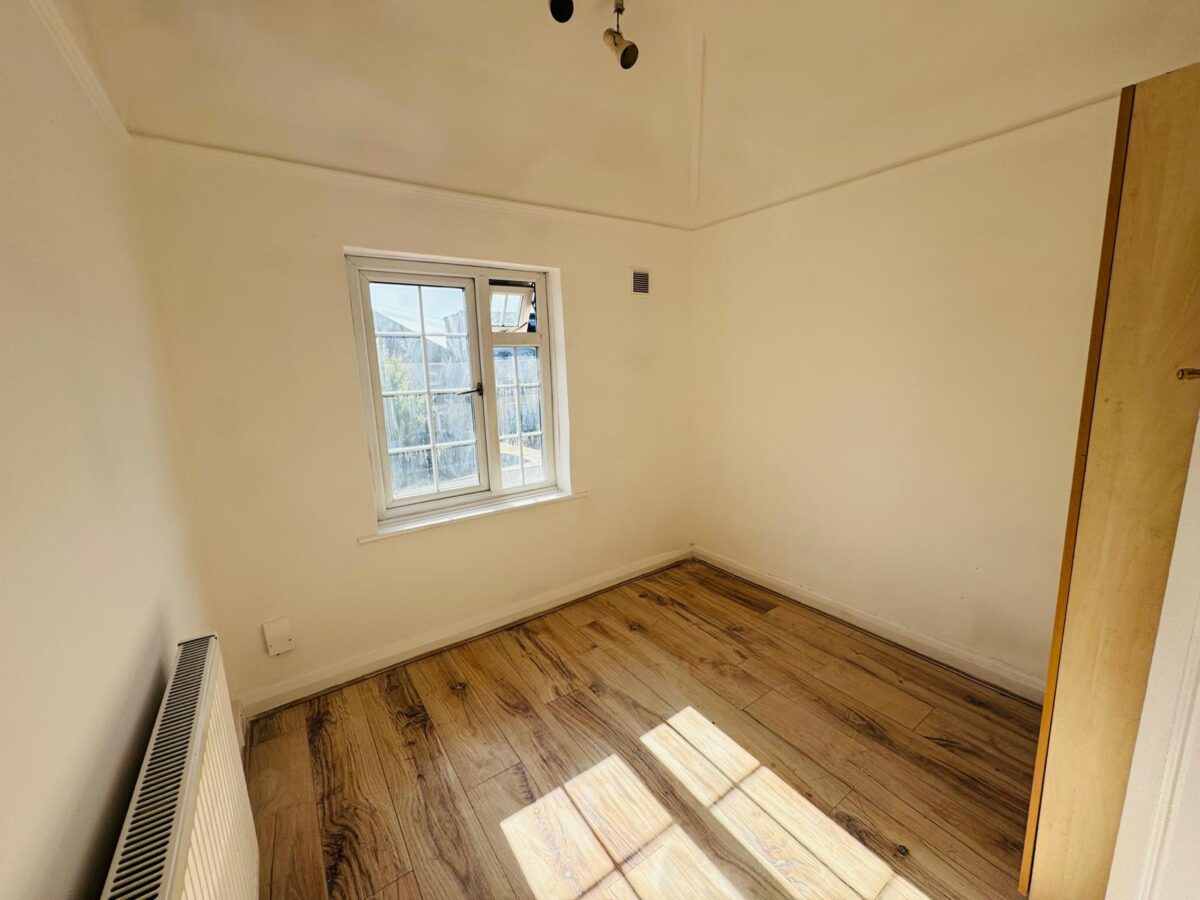 Halsbury Road West, Northolt, UB5