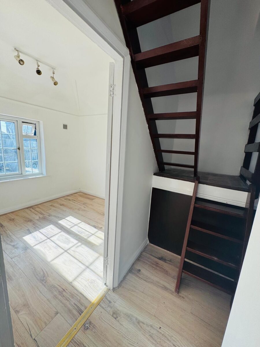 Halsbury Road West, Northolt, UB5