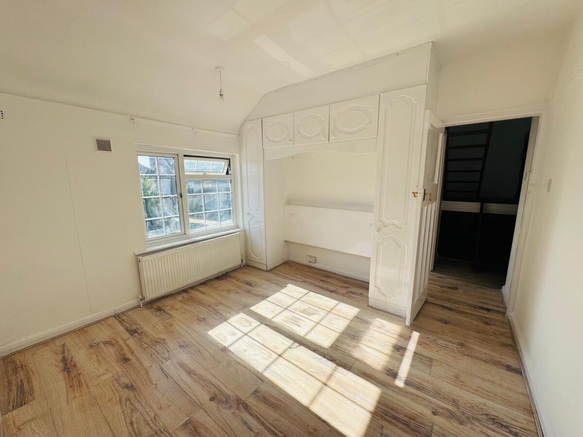 Halsbury Road West, Northolt, UB5