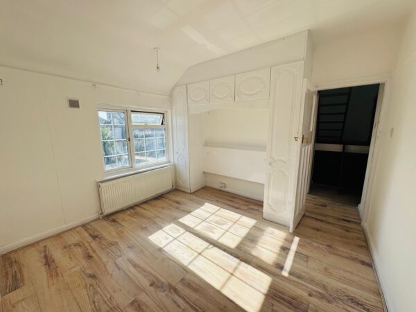 Halsbury Road West, Northolt, UB5