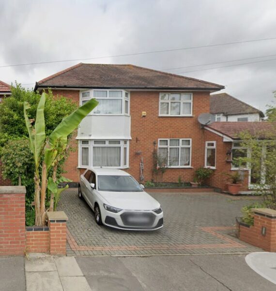 Buckingham Gardens, Edgware, HA8