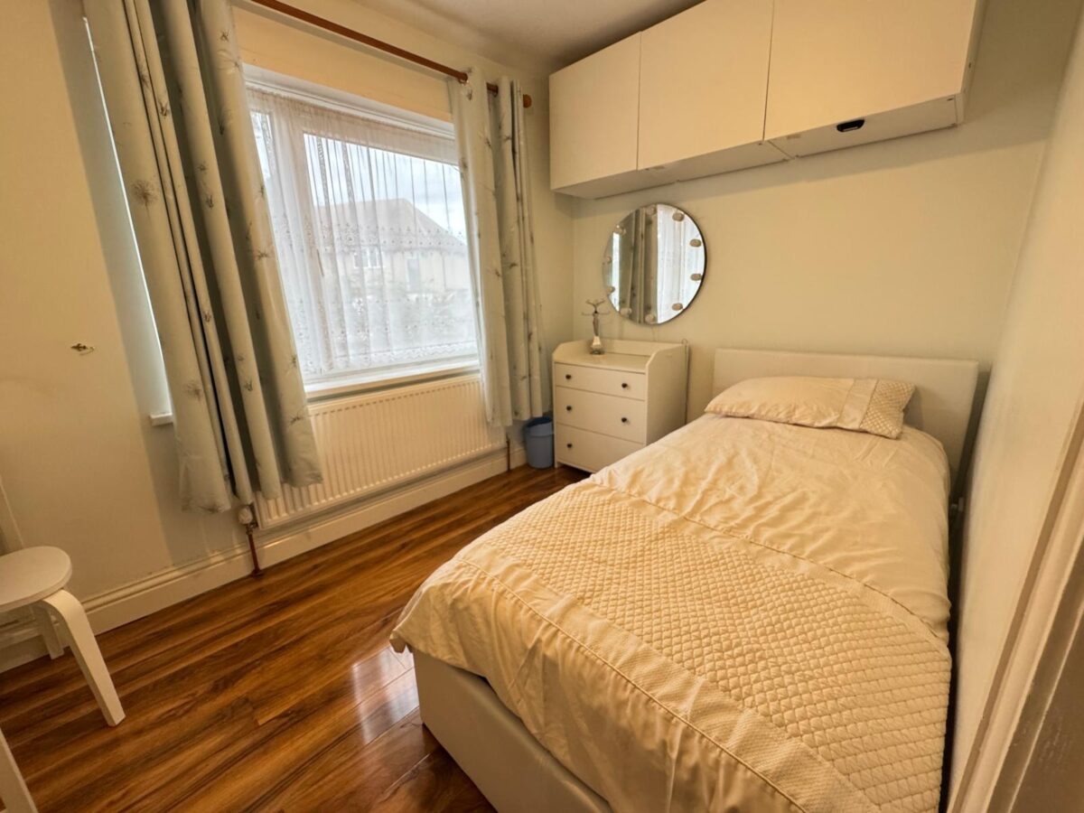 Buckingham Gardens, Edgware, HA8