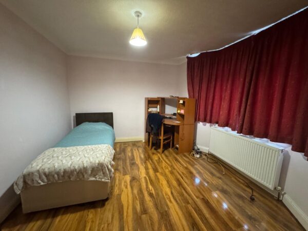 Buckingham Gardens, Edgware, HA8