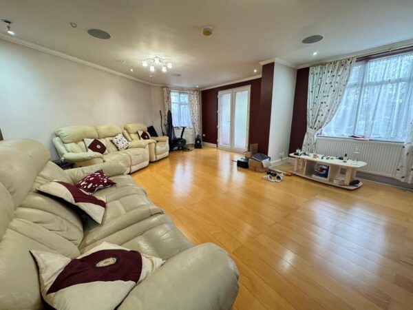 Buckingham Gardens, Edgware, HA8